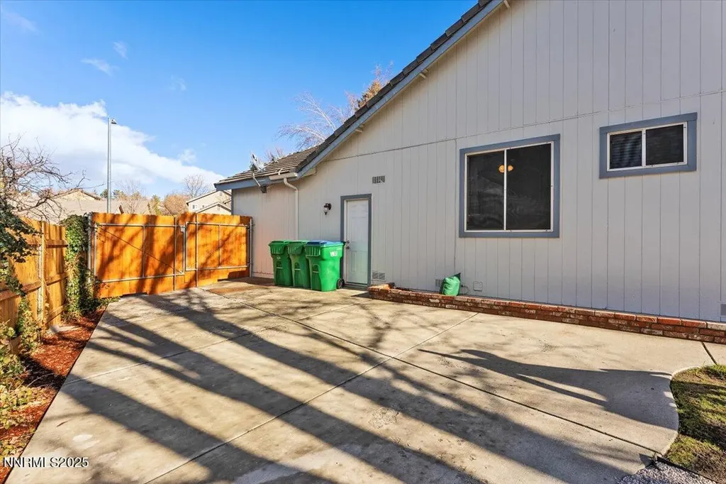1655 Black Oak Sparks NV 89436
