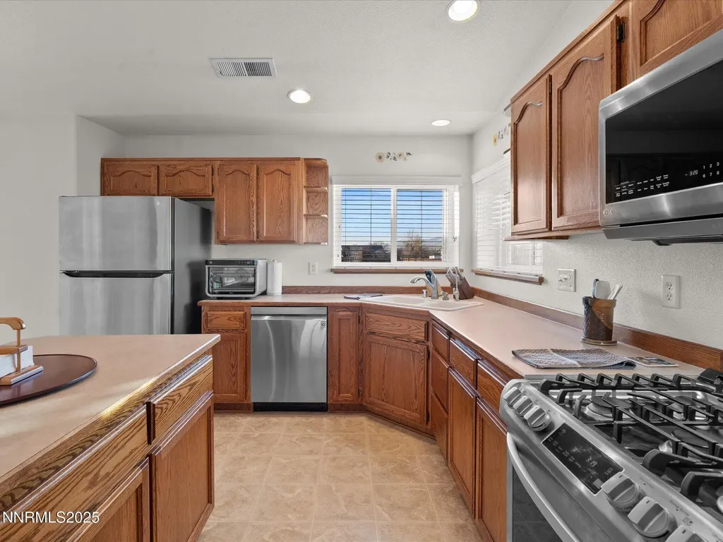 211 Bridlepath Fernley NV 89408