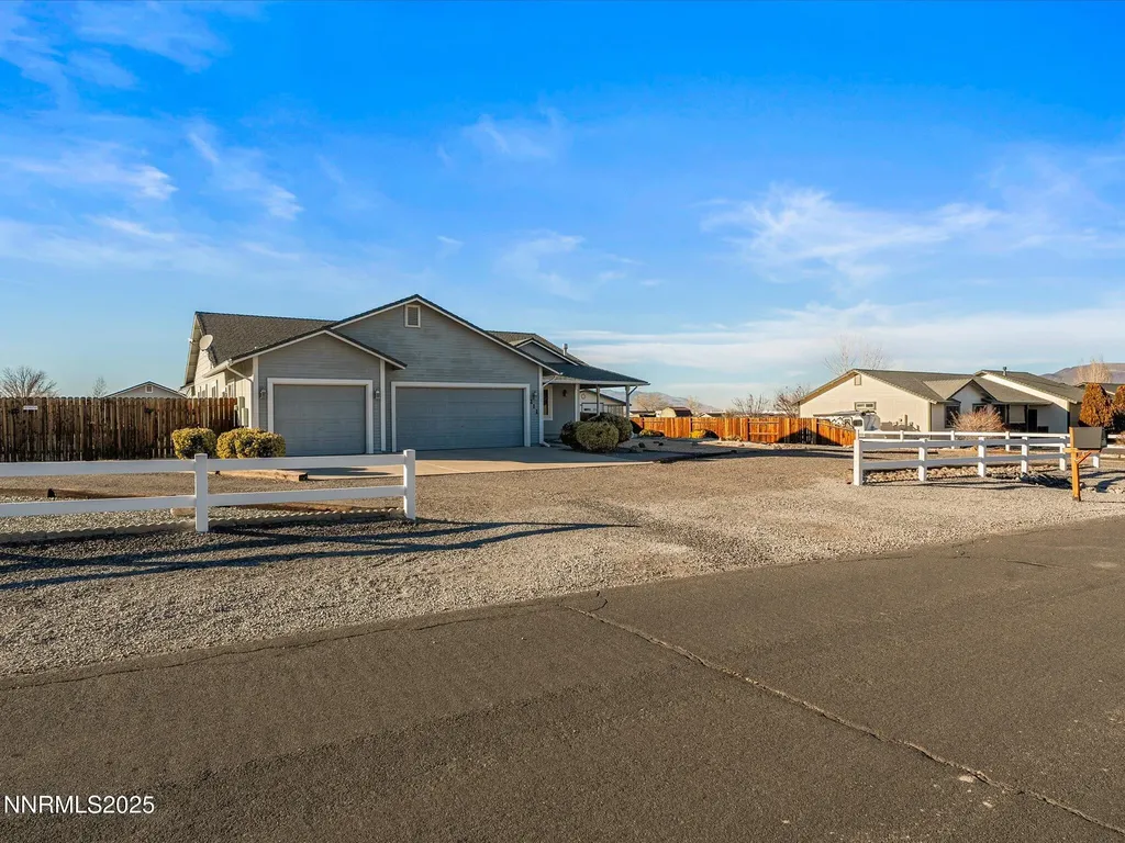 211 Bridlepath Fernley NV 89408