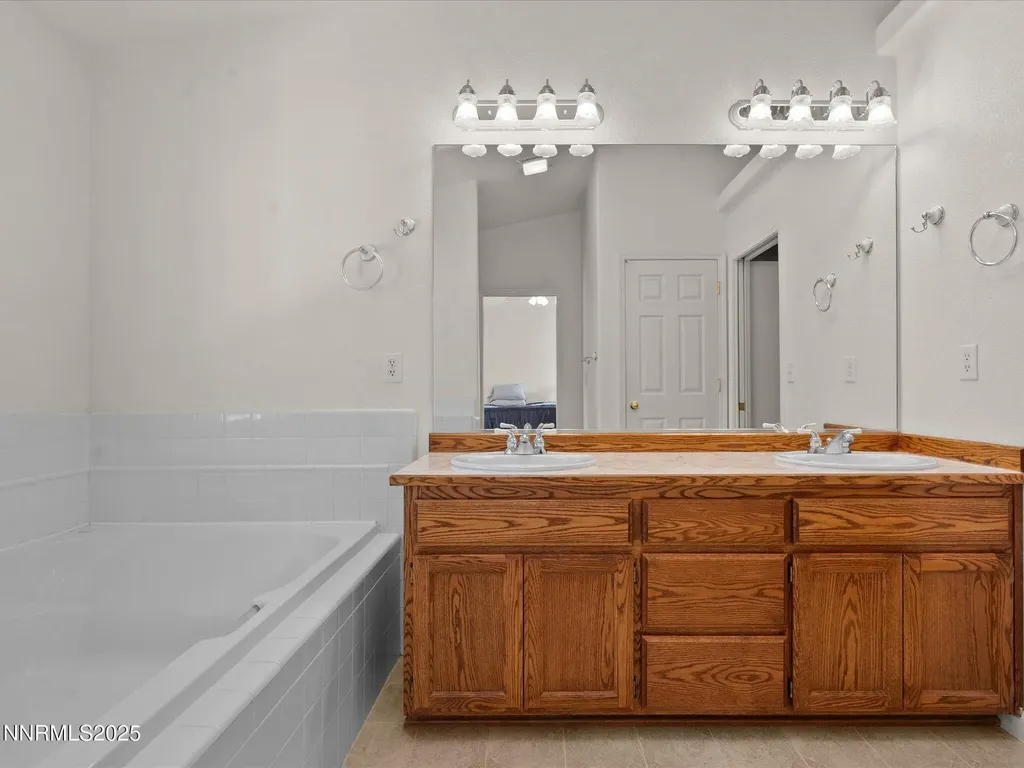 211 Bridlepath Fernley NV 89408