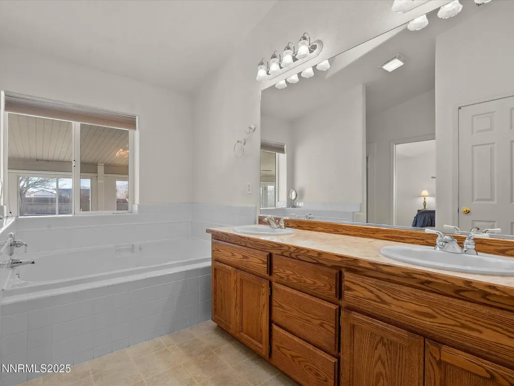 211 Bridlepath Fernley NV 89408