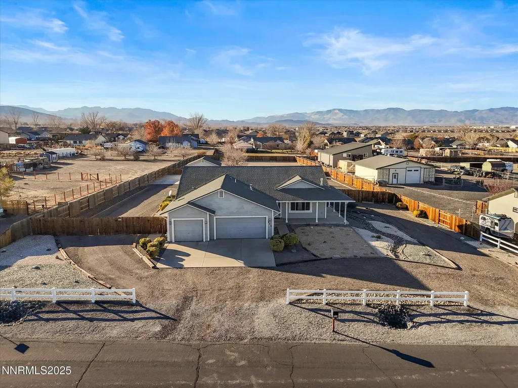 211 Bridlepath Fernley NV 89408