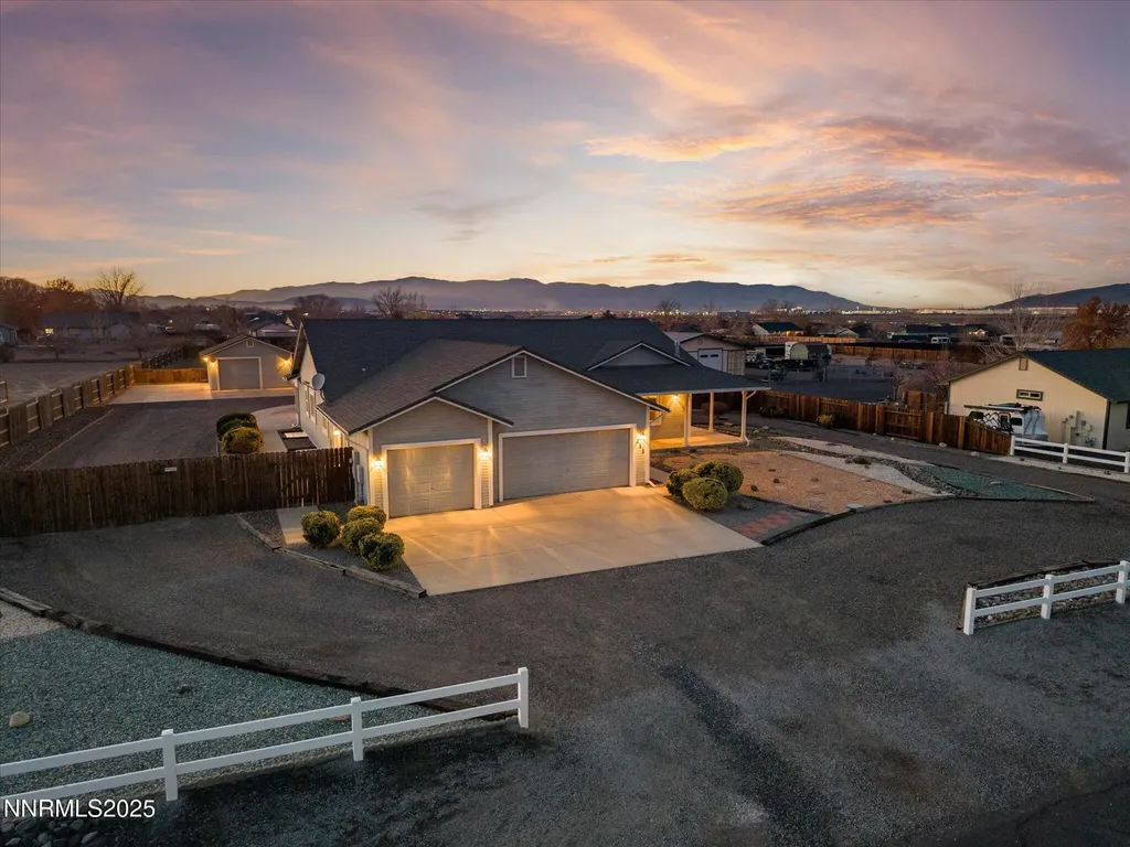 211 Bridlepath Fernley NV 89408