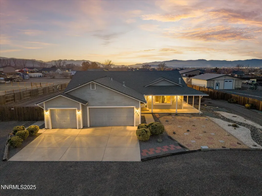 211 Bridlepath Fernley NV 89408