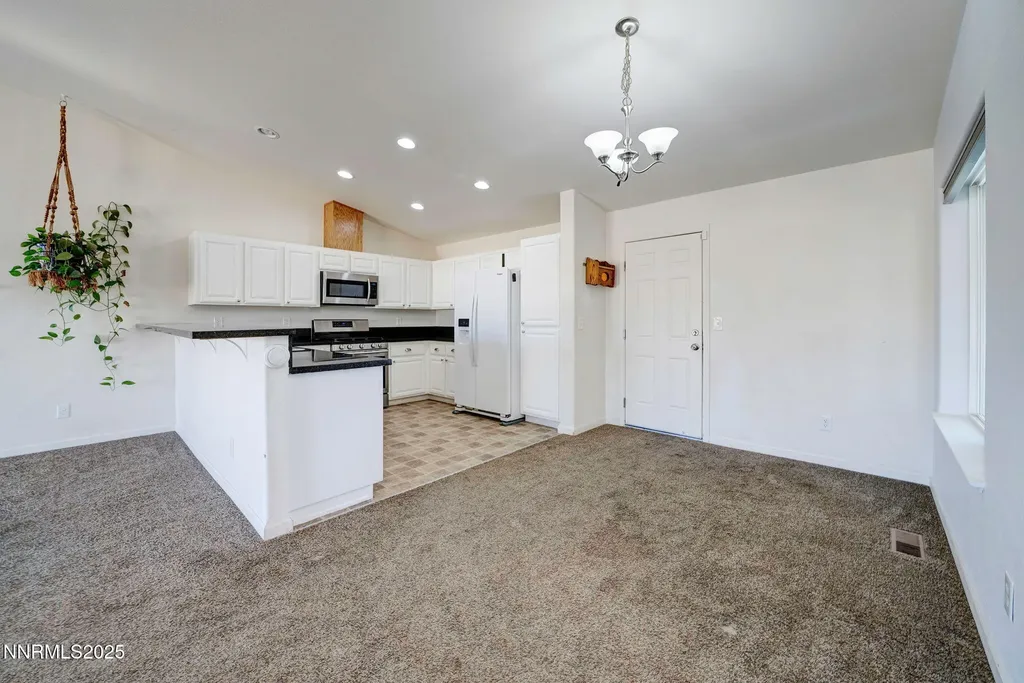 3175 Snowberry Silver Springs NV 89429