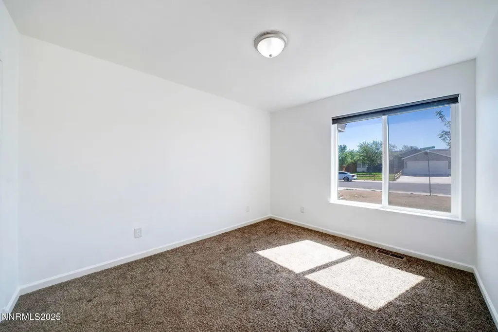 3175 Snowberry Silver Springs NV 89429