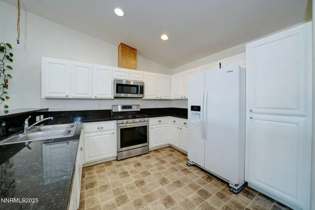 3175 Snowberry Silver Springs NV 89429