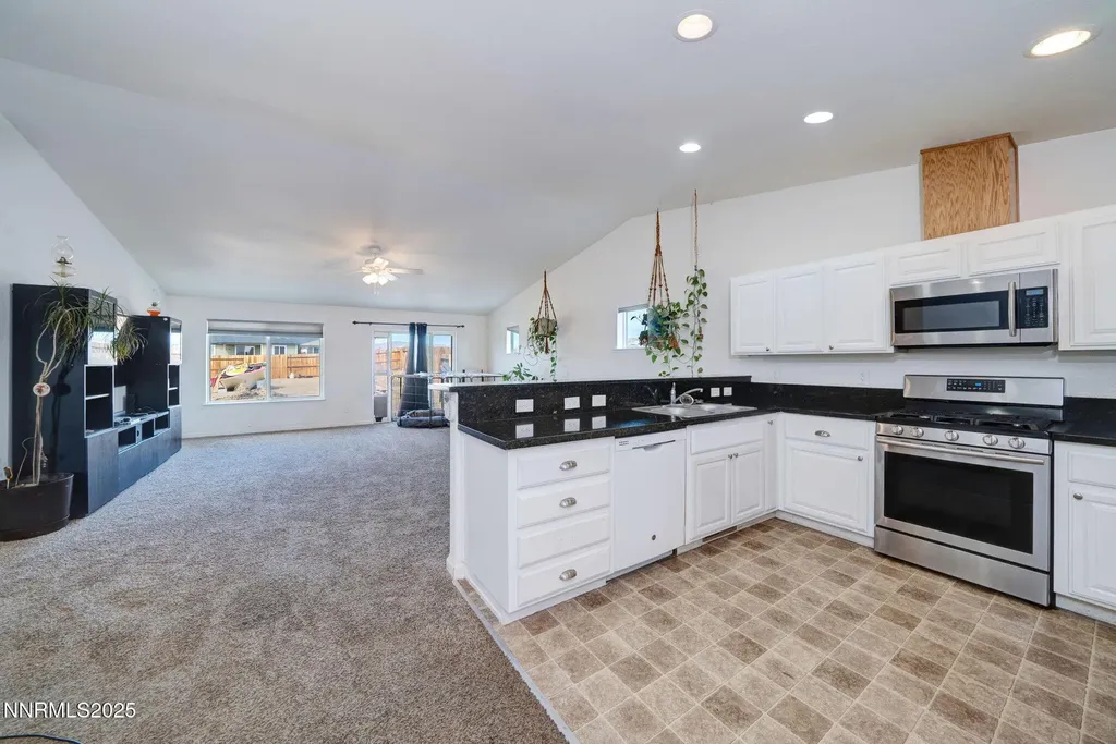 3175 Snowberry Silver Springs NV 89429