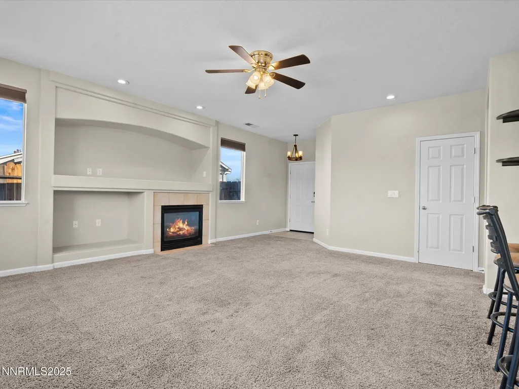 327 Valley Vista Dayton NV 89403