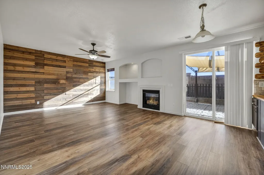 119 Red Oak Fernley NV 89408