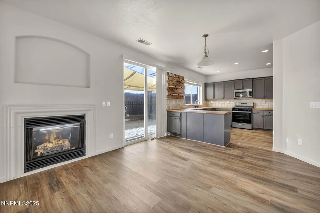 119 Red Oak Fernley NV 89408