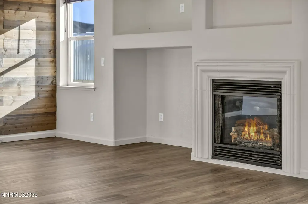 119 Red Oak Fernley NV 89408