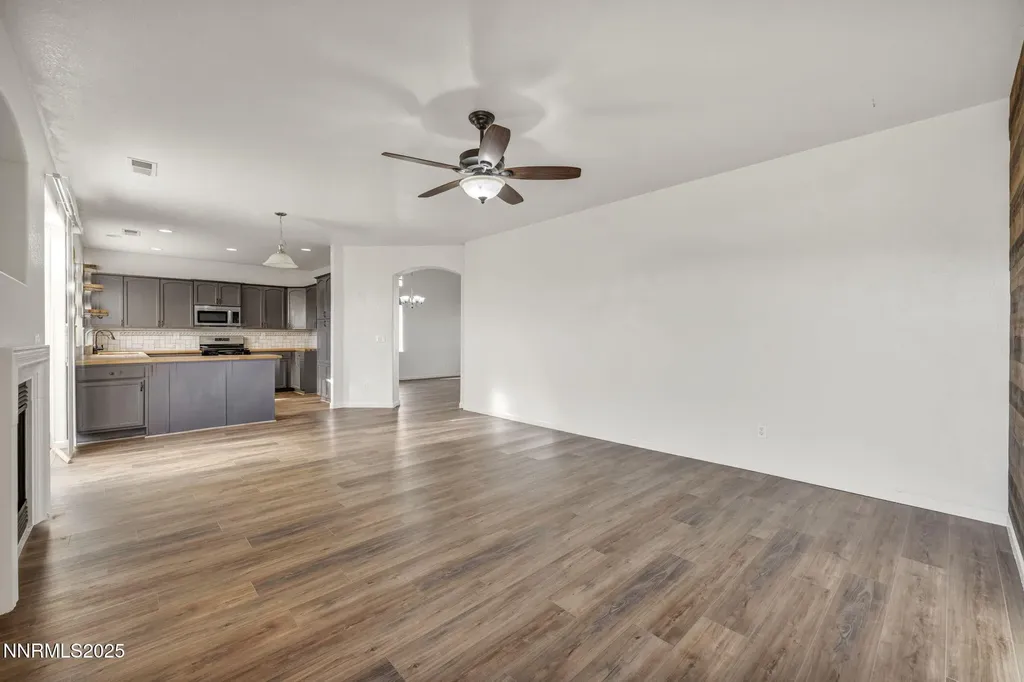 119 Red Oak Fernley NV 89408