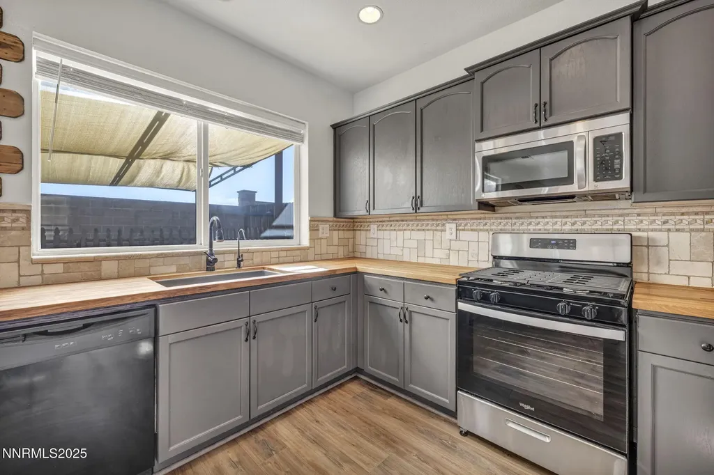 119 Red Oak Fernley NV 89408
