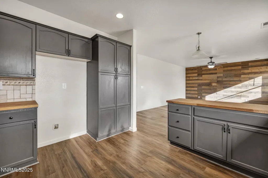 119 Red Oak Fernley NV 89408