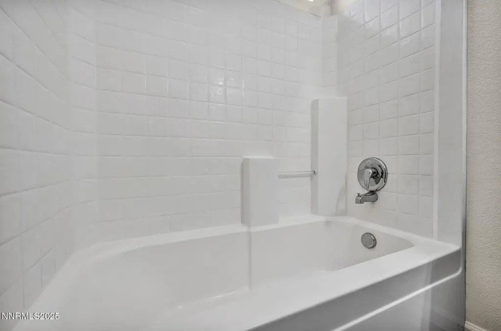 119 Red Oak Fernley NV 89408