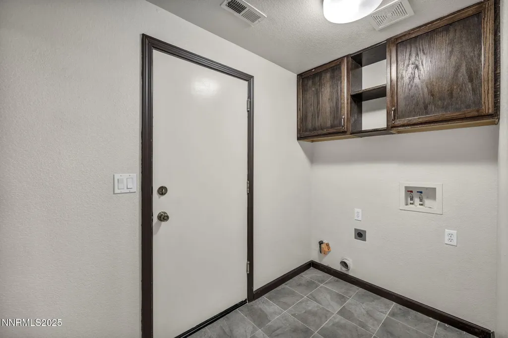 119 Red Oak Fernley NV 89408