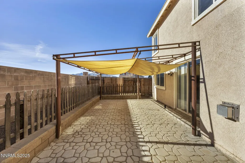 119 Red Oak Fernley NV 89408