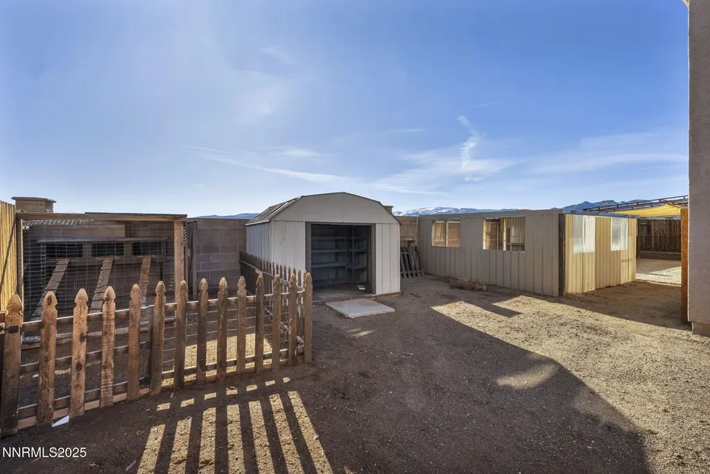 119 Red Oak Fernley NV 89408