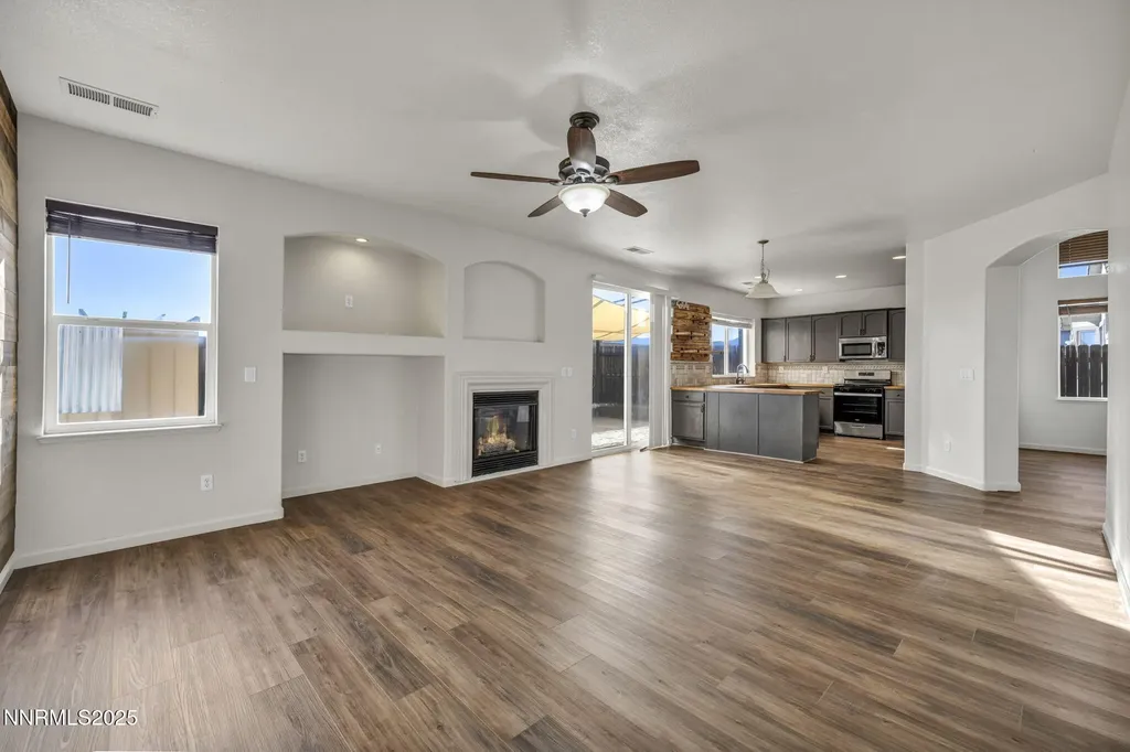 119 Red Oak Fernley NV 89408