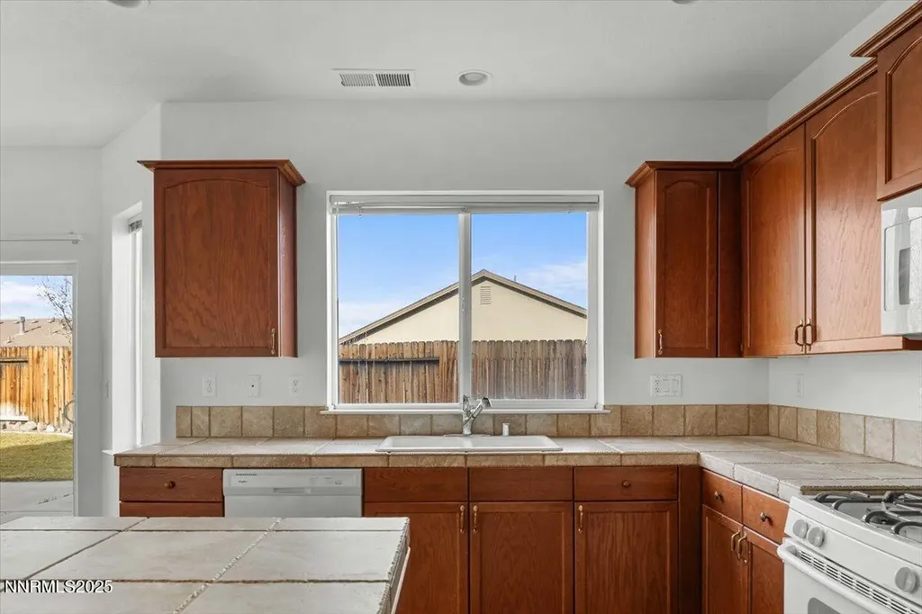 1710 Short Oak Fernley NV 89408
