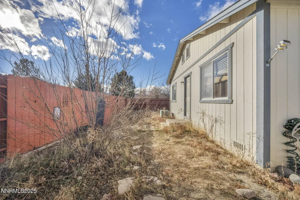 18120 Hazelnut Reno NV 89508