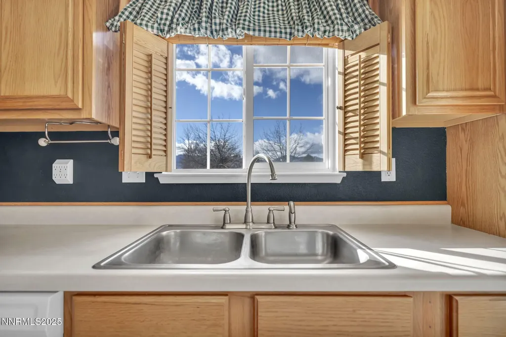 18120 Hazelnut Reno NV 89508