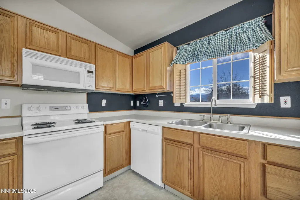 18120 Hazelnut Reno NV 89508