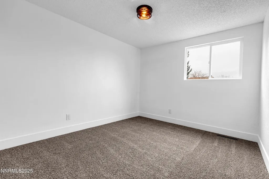 2738 Waterfield Sparks NV 89434
