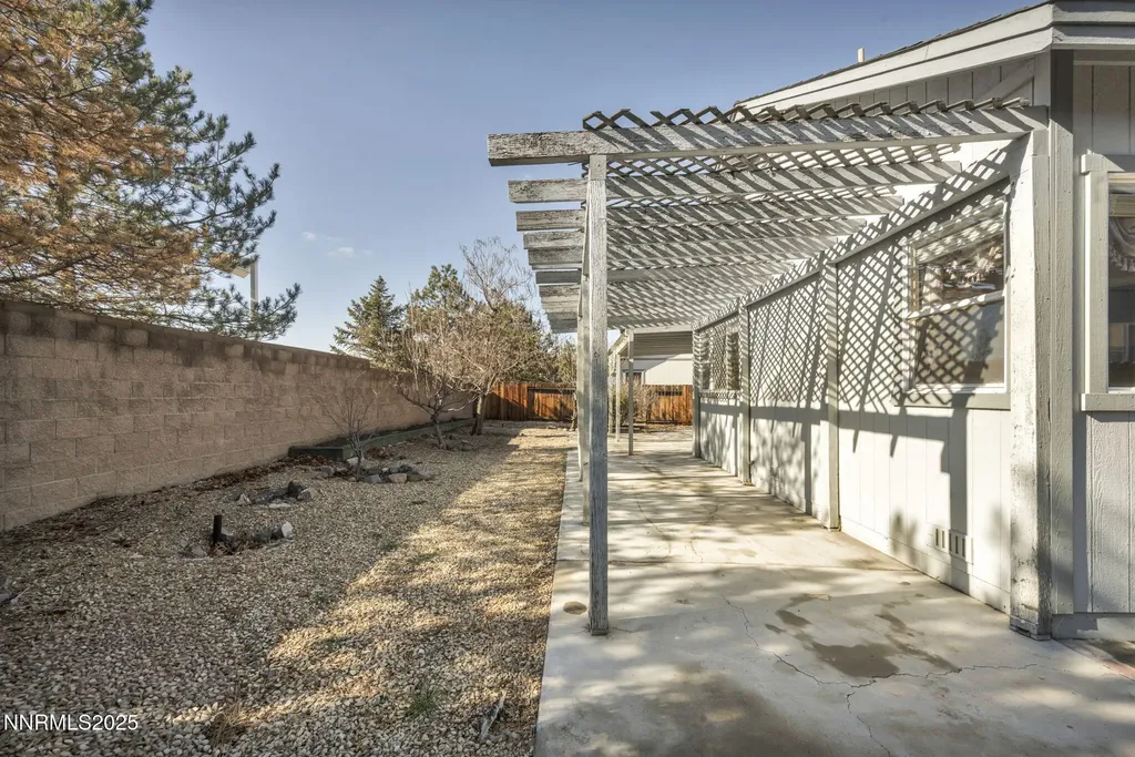 1031 Village Knoll Sparks NV 89436