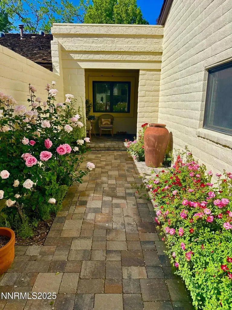 5012 Lakeridge Reno NV 89509