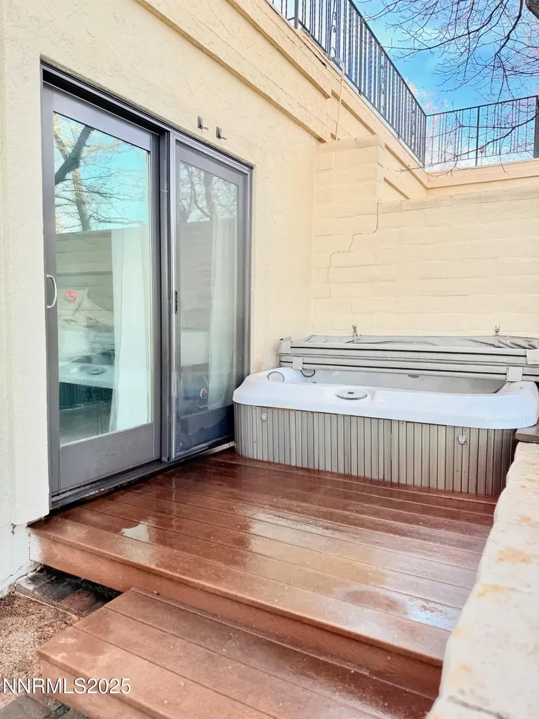 5012 Lakeridge Reno NV 89509