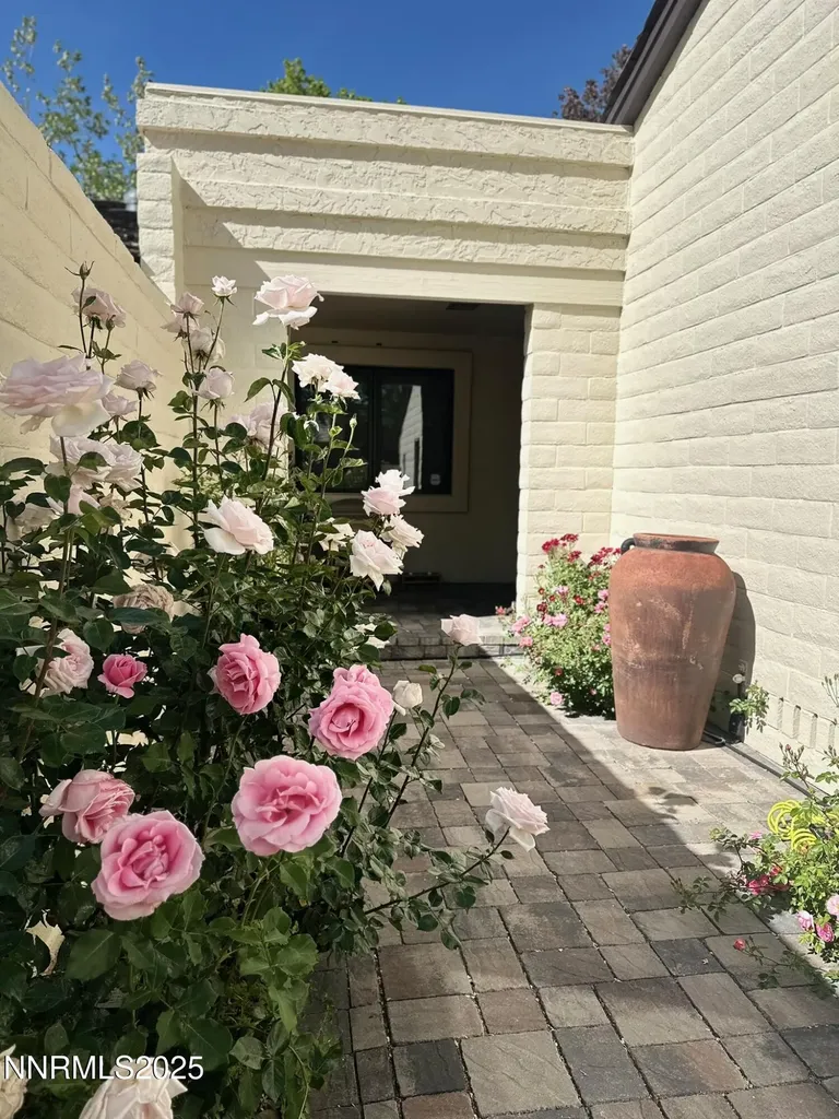 5012 Lakeridge Reno NV 89509