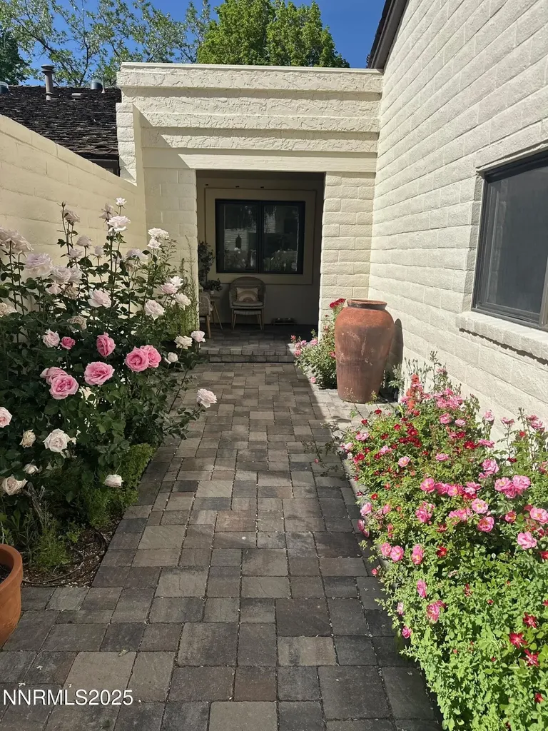 5012 Lakeridge Reno NV 89509