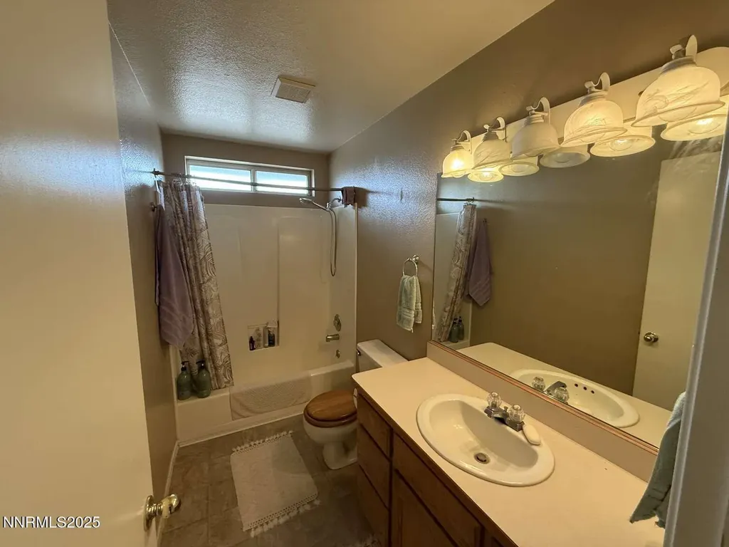 5212 Toyon Fallon NV 89406