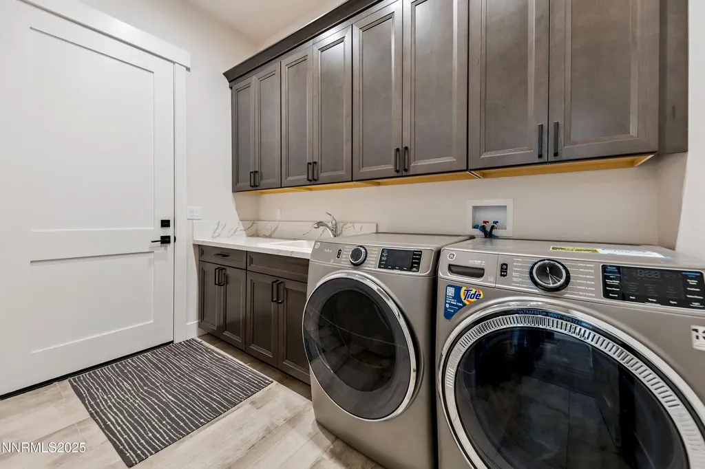 912 Holstein Gardnerville NV 89460