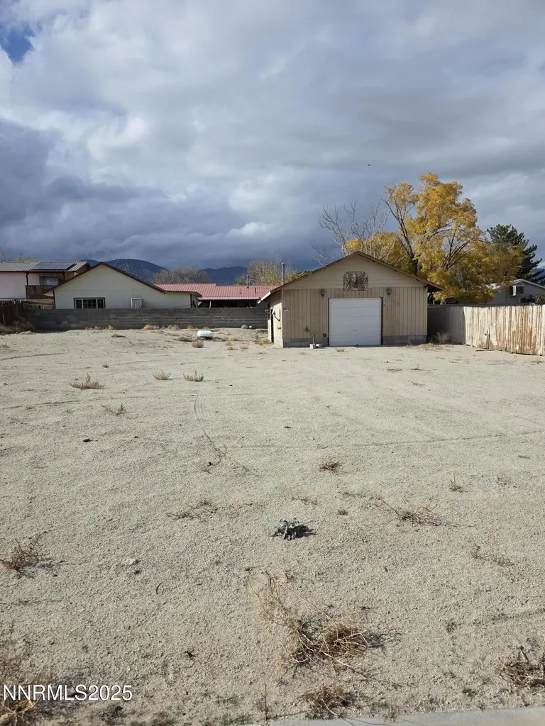 215 Cedar Hawthorne NV 89415