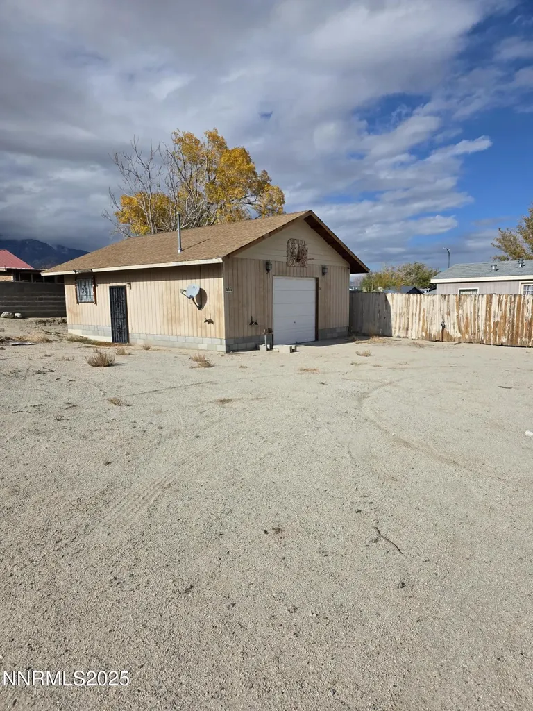 215 Cedar Hawthorne NV 89415