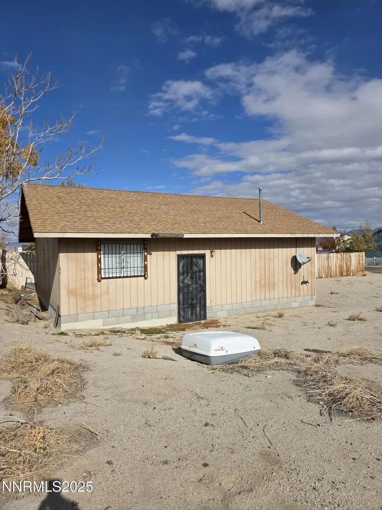 215 Cedar Hawthorne NV 89415
