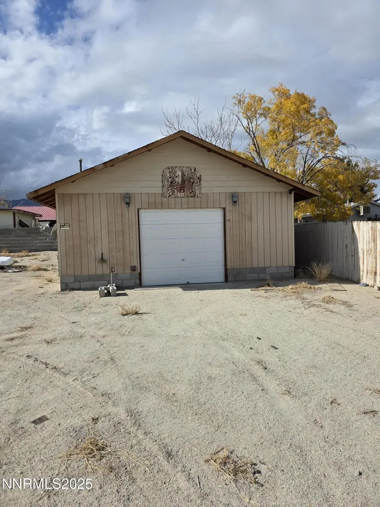 215 Cedar Hawthorne NV 89415