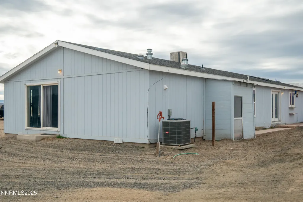 3250 4th Silver Springs NV 89429
