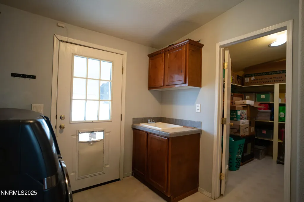 3250 4th Silver Springs NV 89429