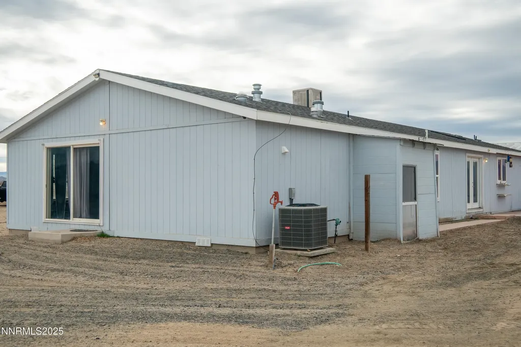 3250 4th Silver Springs NV 89429