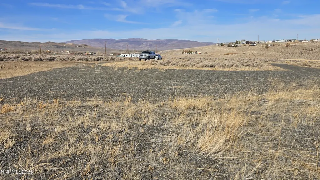 1405 Hooten Silver Springs NV 89429