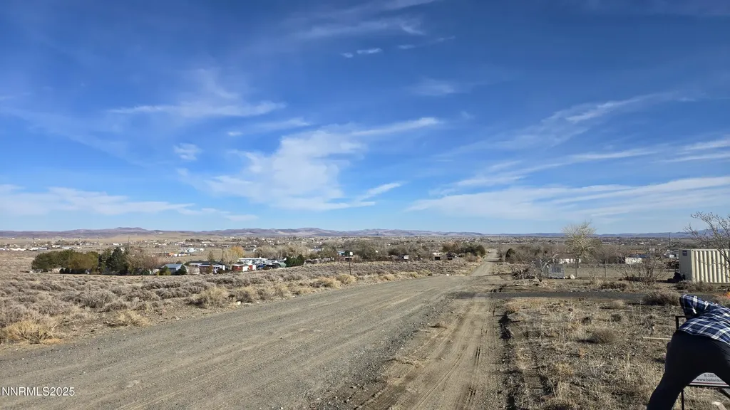 1405 Hooten Silver Springs NV 89429