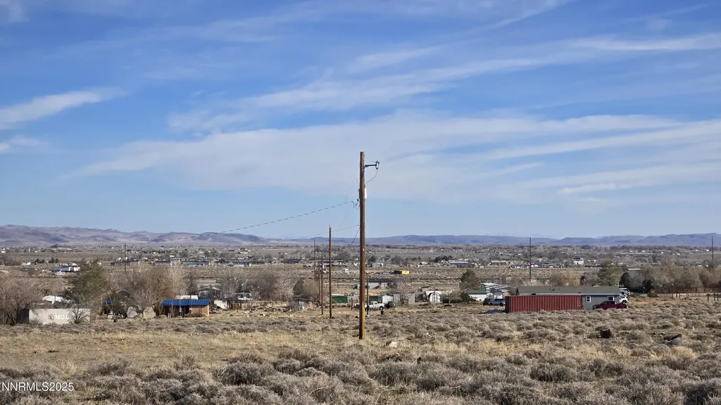 1405 Hooten Silver Springs NV 89429