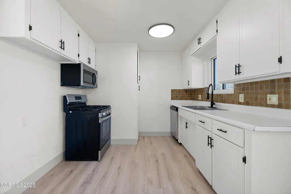 1770 Pueblo Silver Springs NV 89429