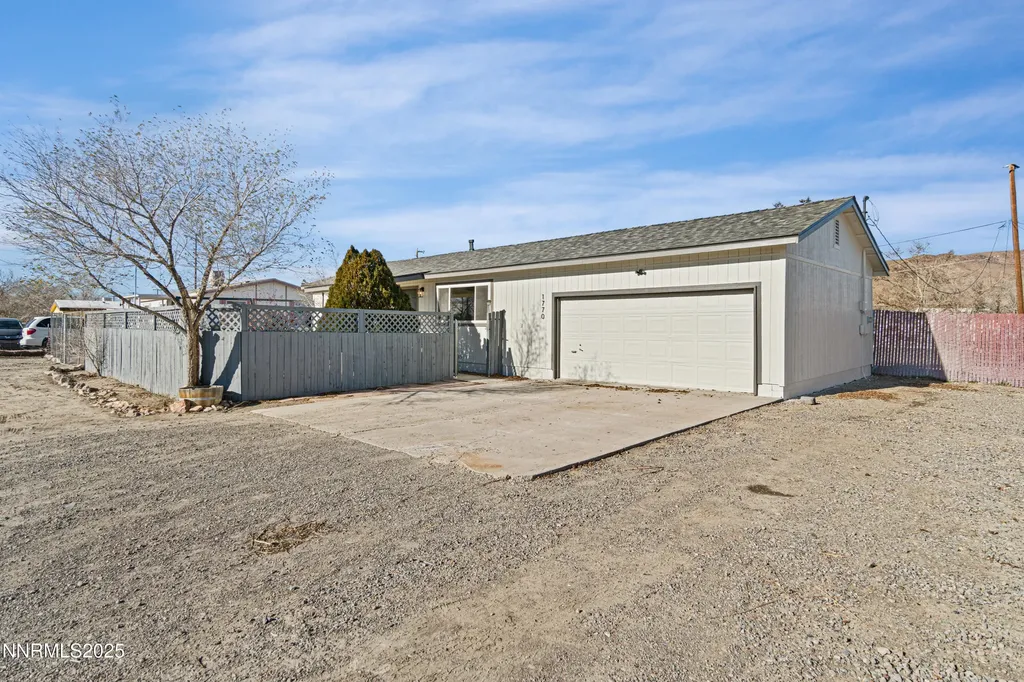 1770 Pueblo Silver Springs NV 89429