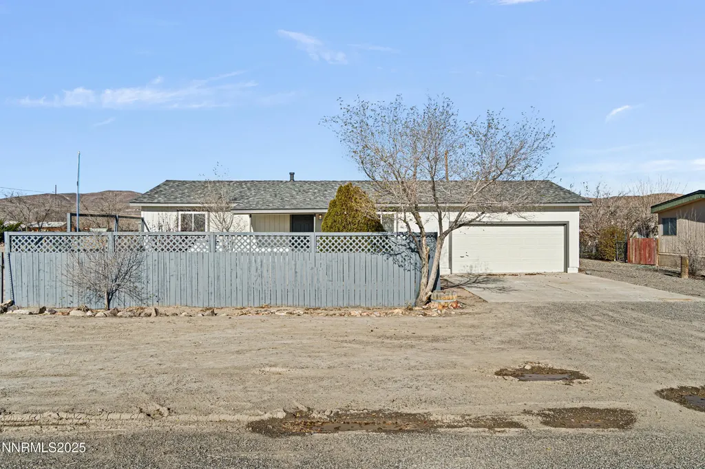 1770 Pueblo Silver Springs NV 89429