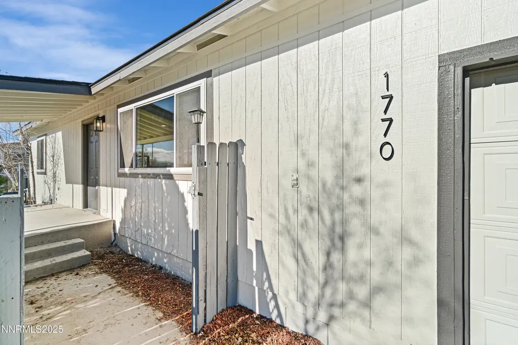 1770 Pueblo Silver Springs NV 89429